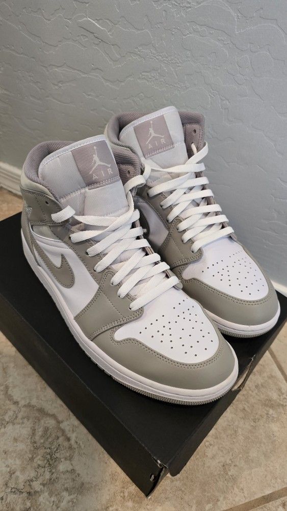 Jordan 1 Mid 10.5