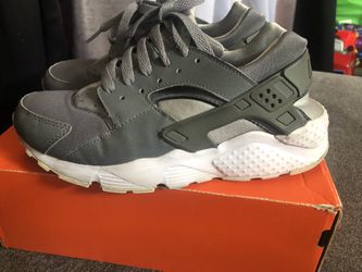 NIKE HUARACHE SIZE 6 $40