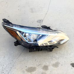 2020 - 2022 NISSAN VERSA RH PASSENGER SIDE HEADLIGHT OEM