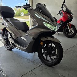 1 OWNER IMMACULATE CONDITION 2019 Honda PCX 150 WITH UPGRADES & EXTRAS