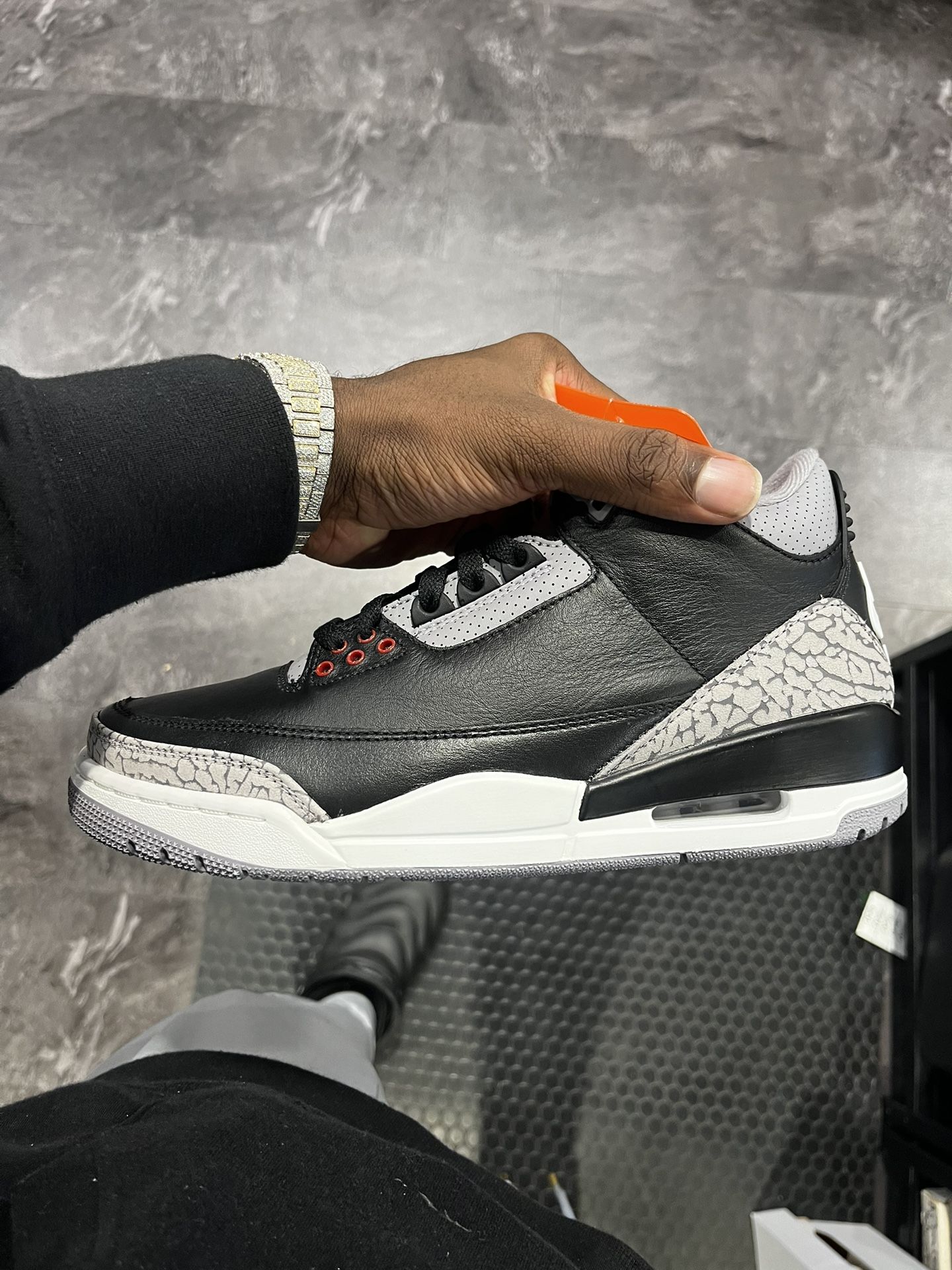 11/23 Jordan 3 Cement