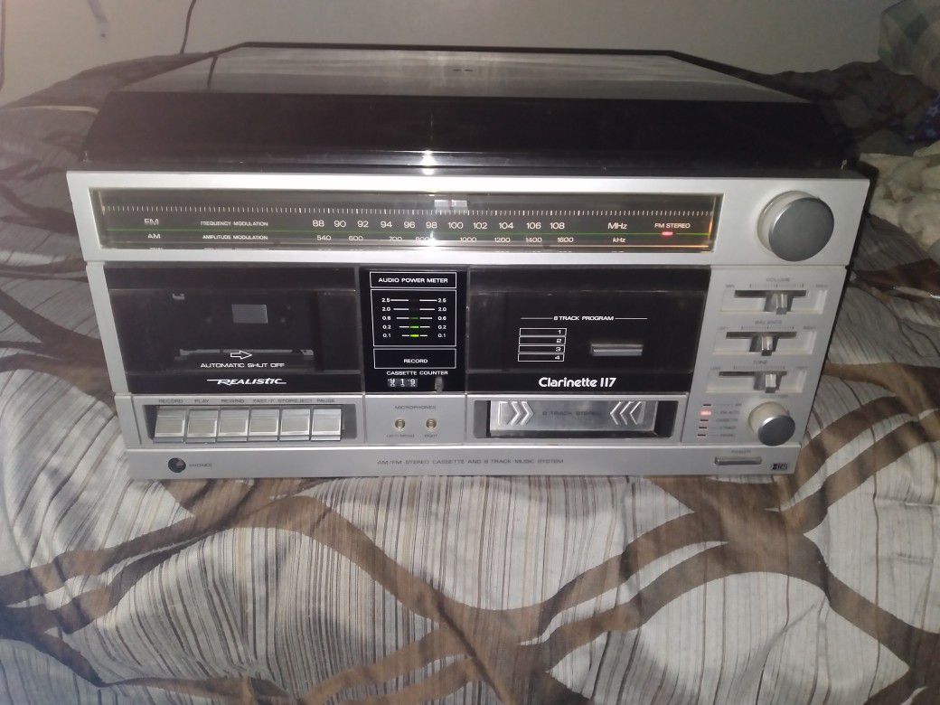 Realistic  Am/ Fm Stereo  Cassette and 8 Track Music  System