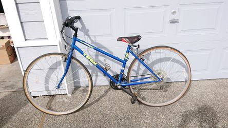 Trek 7-Speed Women's Bike (Needs new tires)