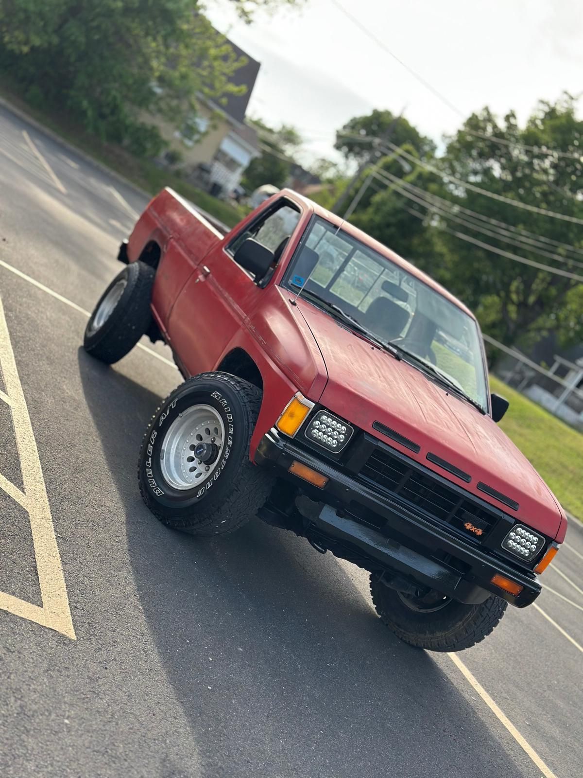 1986 Nissan d21 z24 · 4x4 con 8 bujias