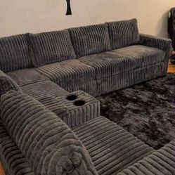 New Sectional Couch with USB Console and Cup Holders! Free Delivery 🚚! 