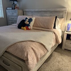 Ashley Bellaby 5 Piece King Bed Set