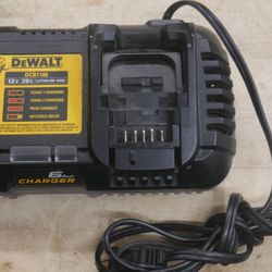 Dewalt quick charger DCB1106 pre owned 890823-2