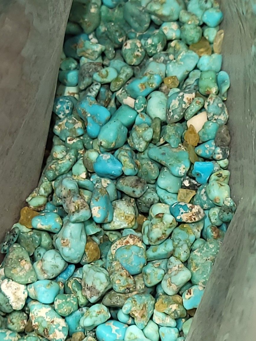 100pcs. NATURAL TURQUOISE 2-7MM STONES (ARIZONA)