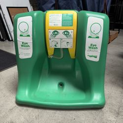 AquaGuard Emergency Eye Wash and Shower Equipment