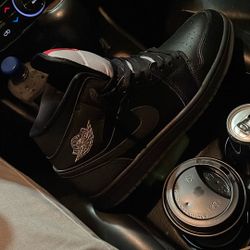 Jordan 1 Mid Top