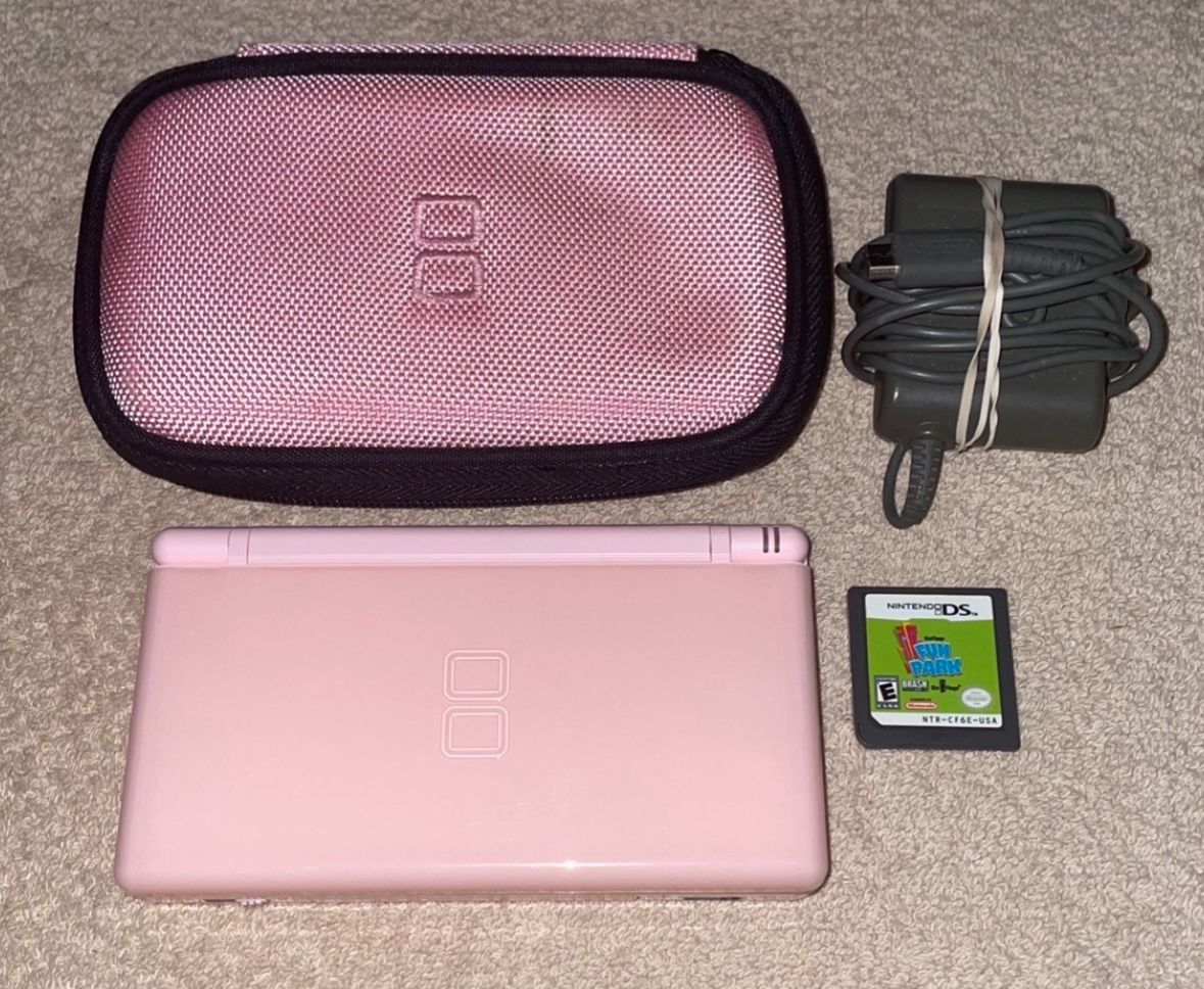 PINK NINTENDO DS LITE HANDHELD CONSOLE WITH VIDEO GAME CHARGER