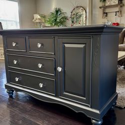 Beautiful Entry/Buffet/Sideboard Cabinet