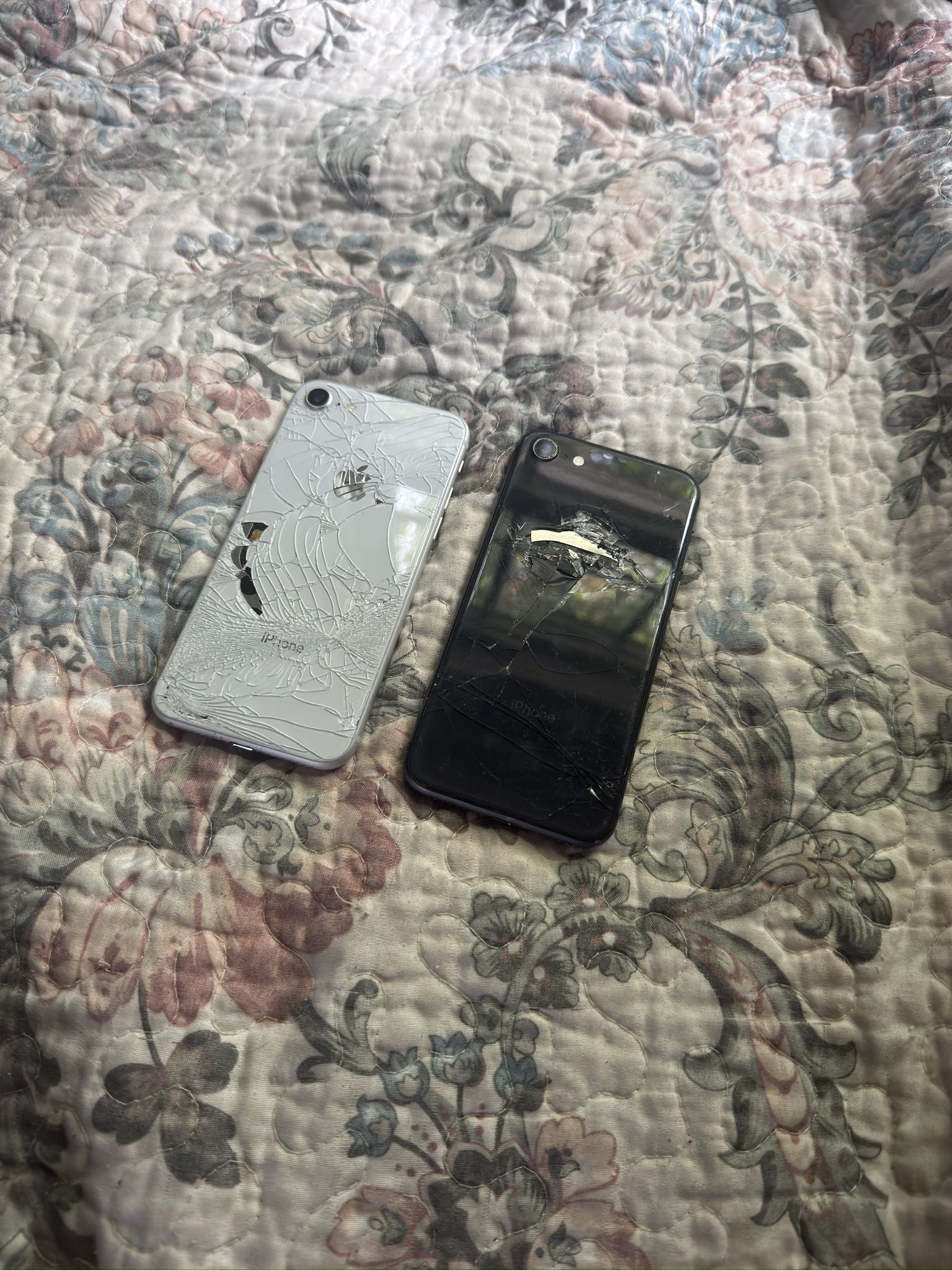 📱 2x iPhone 8 (64GB) – Cracked Screens – For Parts or Repair