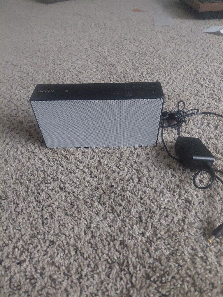 Sony SRS-X5 SILVER PORTABLE BLUETOOTH SPEAKER WITH CHARGER