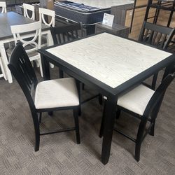 White And Black Table Set 