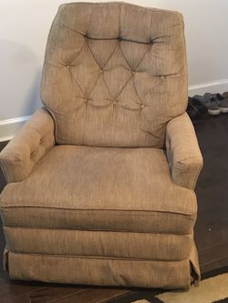 Lazy-Boy medium size recliner