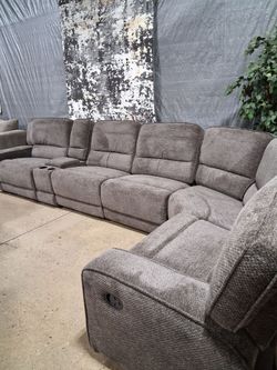 Beautiful 6 pc modular manual sectional(New)