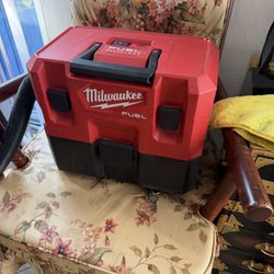 Vacuum Milwaukee 12v Brushless 