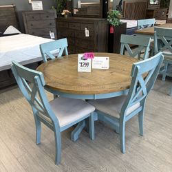 Dining Table & 4 Chairs 