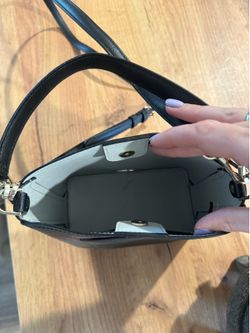 Kate Spade New York Black Leather Crossbody / Bucket Bag – Excellent Condition