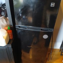 Rca 7.5 Fridge And Freezer