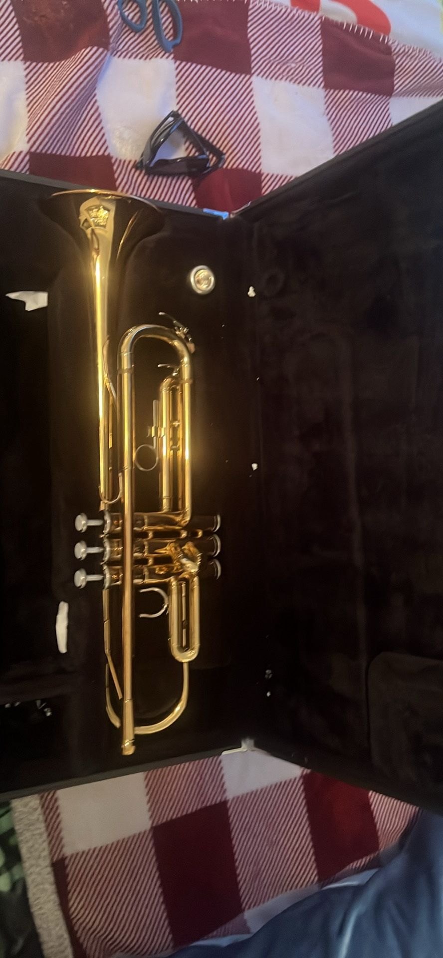 Yamaha YTR-2330 Student Bb Trumpet - Gold Lacquer