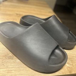 YS-01 Brand new Black Yeezy Slides