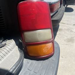 Chevy Tahoe 2003 Tail Lights
