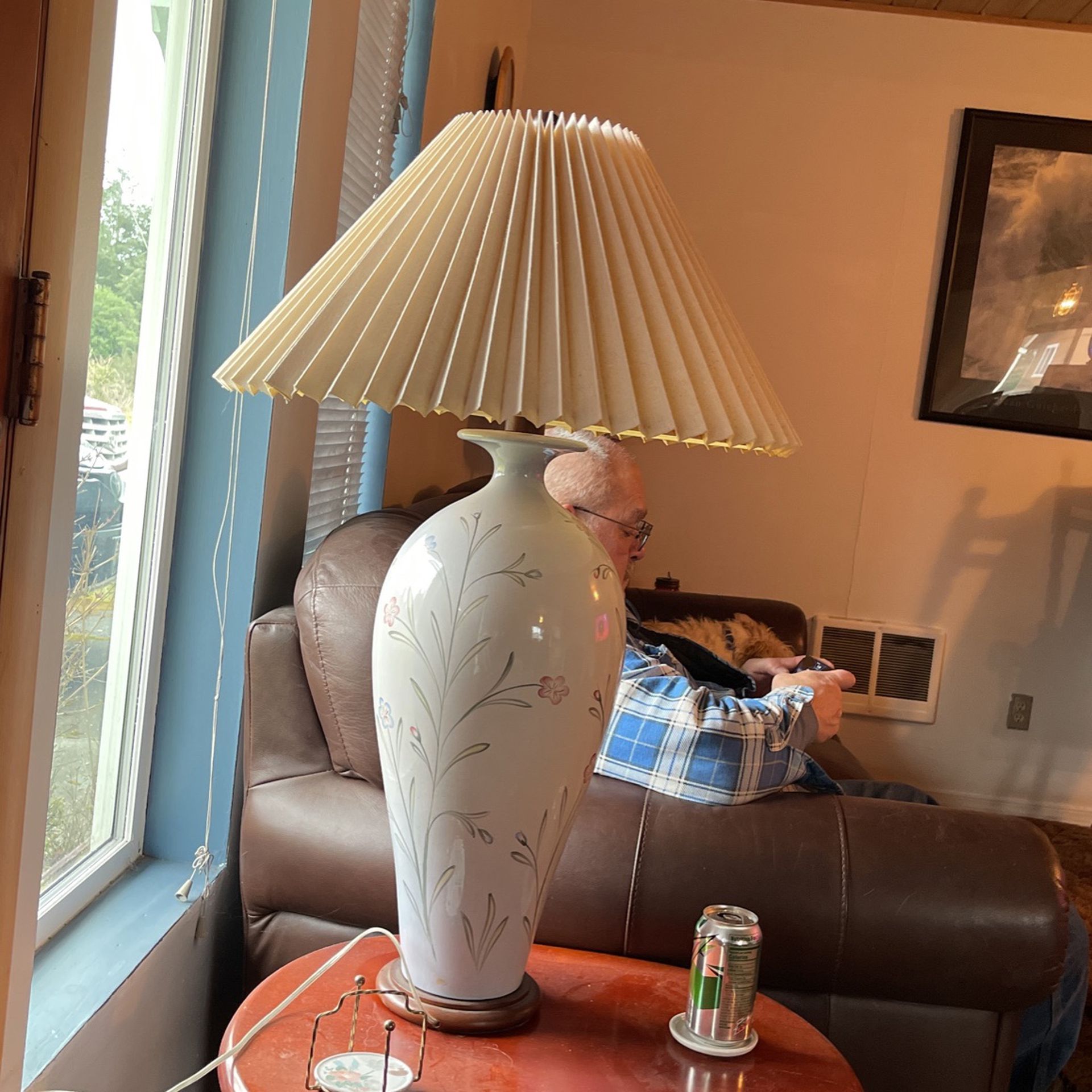 Free 2 table Lamps Must Pickup This Weekend