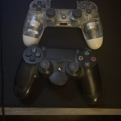 2 PS4 Controllers