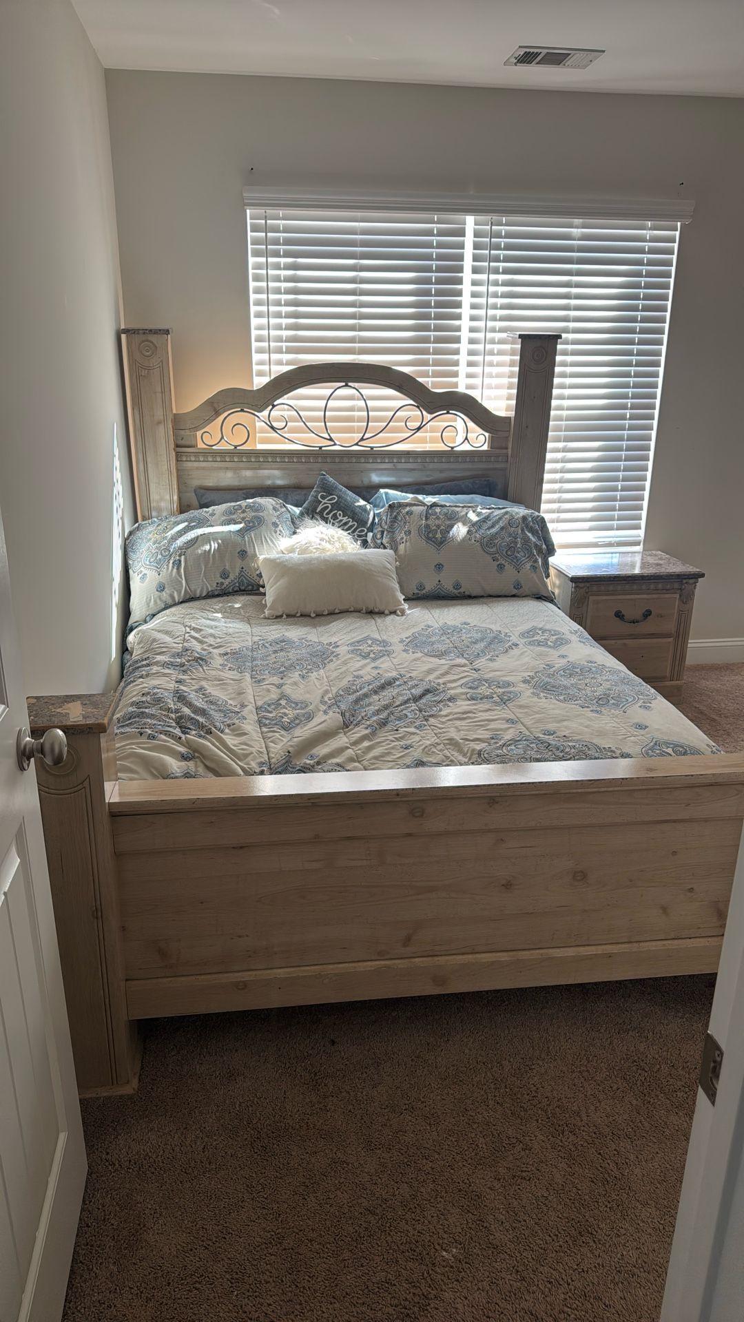 Queen Bed And Dresser Set 
