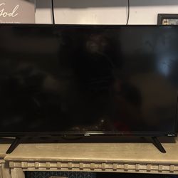 32” onn. Roku Tv