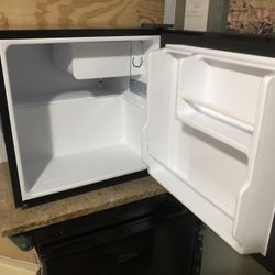 Mini Fridge 