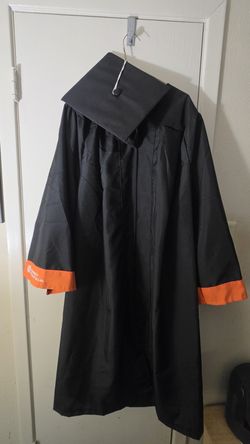 UT Dallas Cap and Gown for Undergraduates.