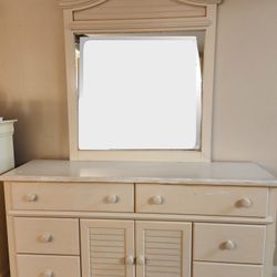 7 piece Bedroom Set - Gently Used