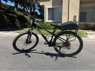 Haro Mountain Bike with 27.5-inch Wheels with Lockout Front Suspension