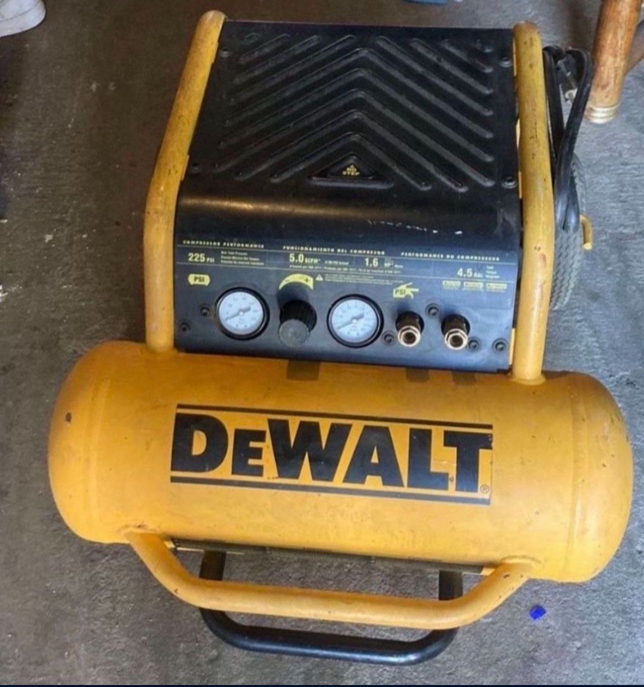 Dewalt COMPRESSOR 