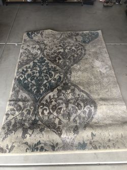 Rug 5’3 X 7’7 