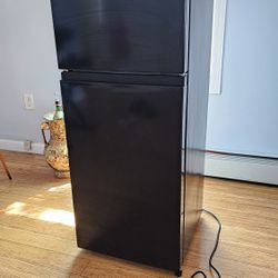 Hisense MINI FRIDGE 
