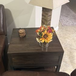 End Table- Excellent Condition