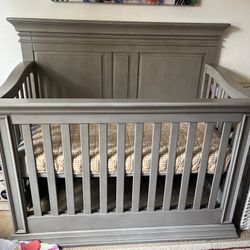 Convertible Baby Crib 