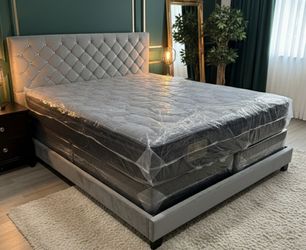 New King Pillowtop Mattress + Free Box Spring As A Gift 🎁
