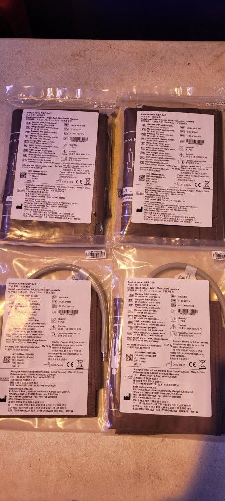 Edan Instruments Adult NIBP Cuff Lot of 4 - 2 34cm-43cm - 2 27cm-35cm