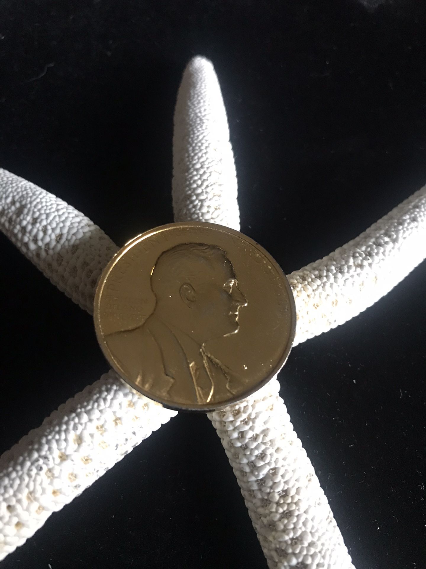 Franklin Delanor Roosevelt Memorial Gold Tone In Memoriam Is