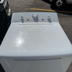 Frigidaire Washer & Dryer Set – Works Great! Affordable & Reliable