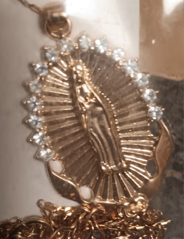 PENDANT-- GOLD TONE- CHAIN IS INCLUDED 