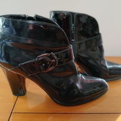 Black Ankle Boots Woman's Size 8.5   lmpo