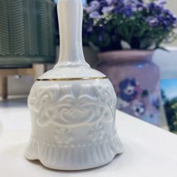 Belleek Claddagh Make-Up Bell 3 3/8” Porcelain Made In Ireland Gift Marriage