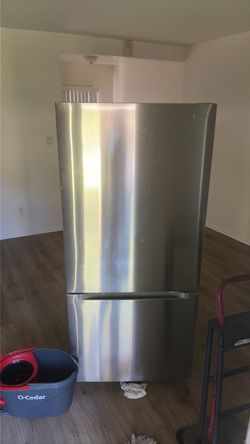 VISSANI- FRIDGE  - PICK UP ONLY
