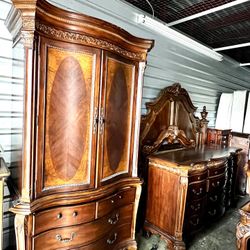 Rich Mahogany Long Bedroom Set 